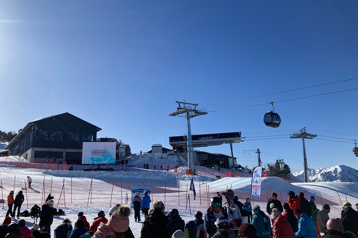 Nichée à 1350 m d'altitude au cœur des Alpes Valaisannes, la station de ski de Veysonnaz est un petit village suisse authentique qui bénéficie d'une situation ...